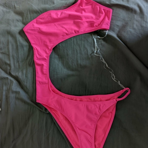 Assymetical swimsuit - Picture 2 of 5